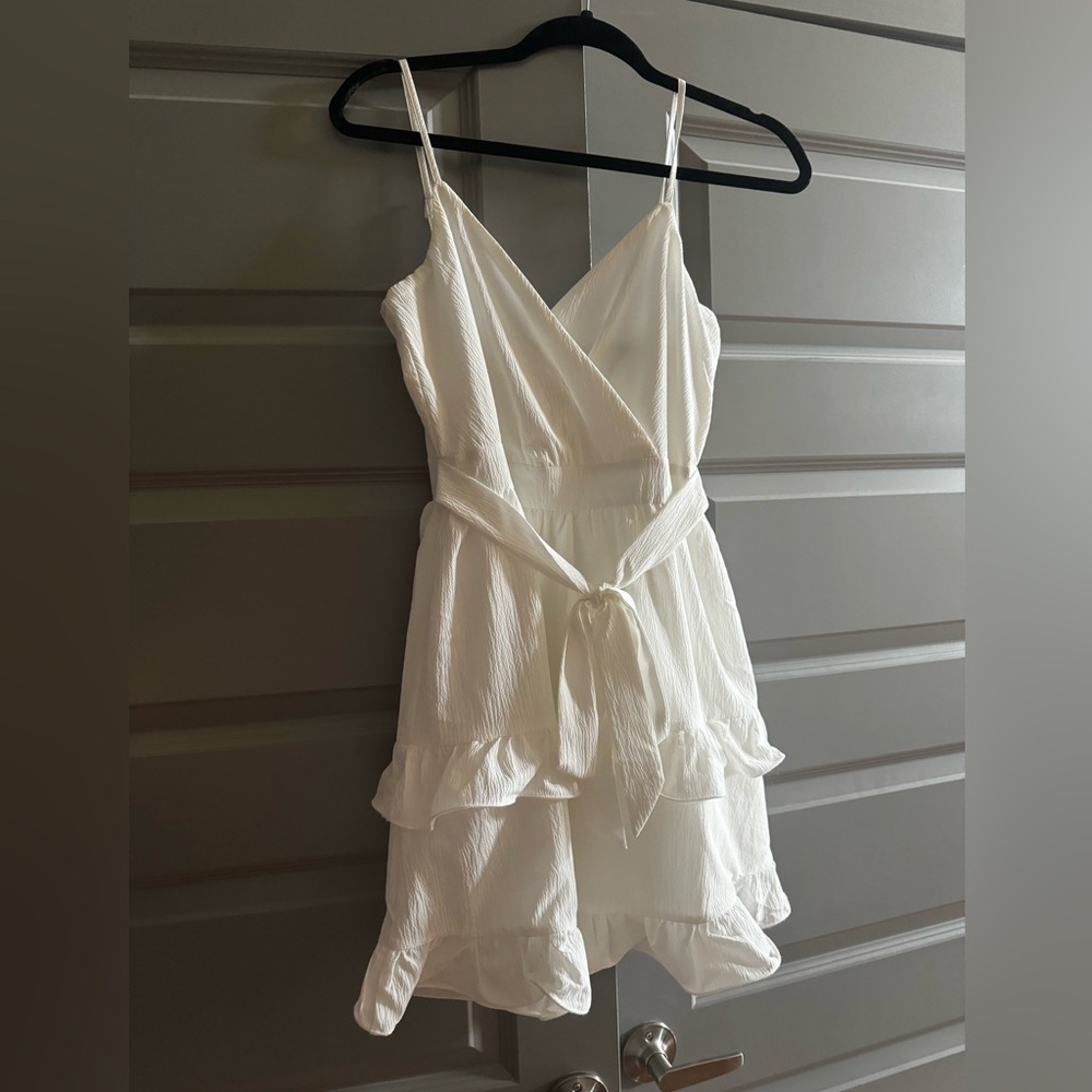 Blue Blush, Size Medium, White dress with lining